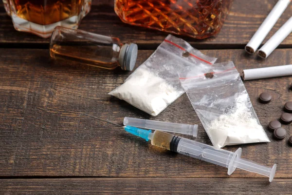 Verschillende Verslavende Drugs Met Inbegrip Van Alcohol Sigaretten Drugs Een — Stockfoto