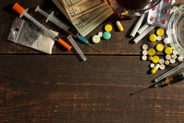 Verschillende Verslavende Drugs Met Inbegrip Van Alcohol Sigaretten Drugs Een — Stockfoto