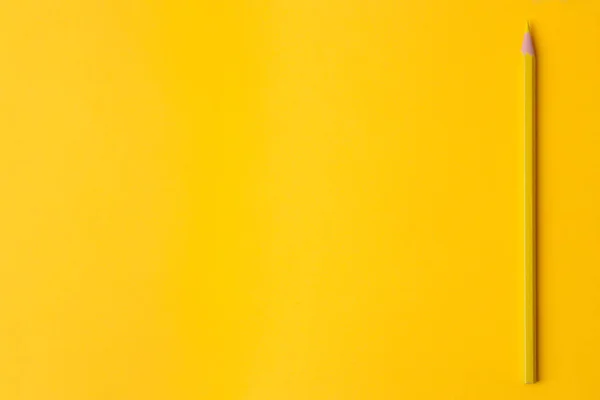 Összetétele Egy Sárga Ceruzát Trendi Élénksárga Háttér Felülnézet Hely Szöveg — Stock Fotó