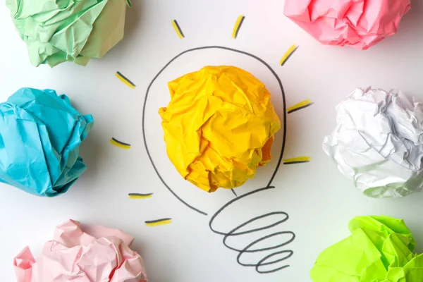 Концепція Творчої Ідеї Концепція Творчої Ідеї Збиті Паперові Кульки Пофарбовані — стокове фото
