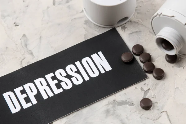 Konsep Depresi Penyakit Kejiwaan Kata Depresi Pada Kertas Dan Pil — Stok Foto
