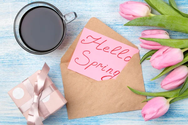 Красивый Букет Цветов Розовых Тюльпанов Подарочная Коробка Текст Привет Весна — стоковое фото