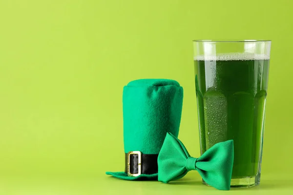 Dia São Patrício Celebração Cerveja Verde Gravata Borboleta Chapéu Duende — Fotografia de Stock