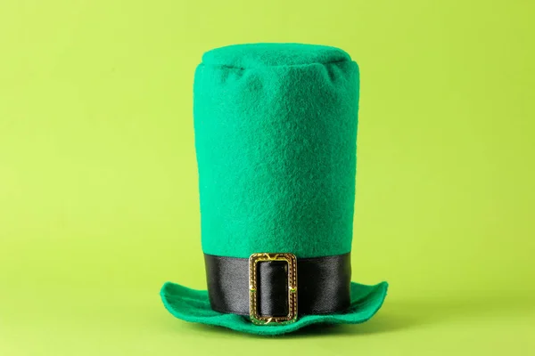 День Святого Патрика Празднование Зеленая Шляпа Лепрекона Ярко Зеленом Фоне — стоковое фото