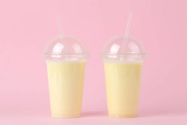 Einen Milchshake Machen Einwegglas Aus Kunststoff Mit Bananen Milchshake Auf — Stockfoto