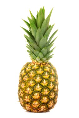 Beyaz izole arka plan üzerinde büyük taze olgun meyve ananas. meyve, yaz.