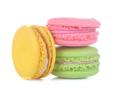 Macaronlar. fransız çok renkli macaroons kek. Beyaz izole arka plan üzerinde küçük fransız tatlı pasta. Tatlı. Tatlı.