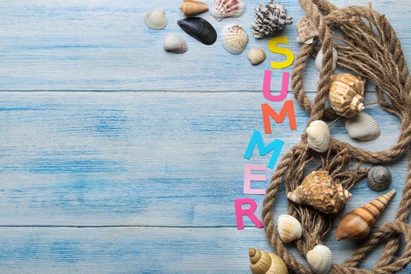 Inscriptie Zomer Van Papier Van Veelkleurige Letters Schelpen Zomer Zeeaccessoires — Stockfoto