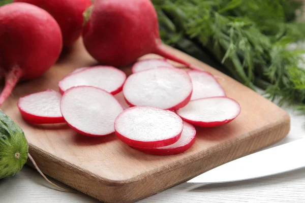 Rábano Fresco Primavera Hortalizas Frescas Los Rábanos Pepino Cebolla Verde — Foto de Stock