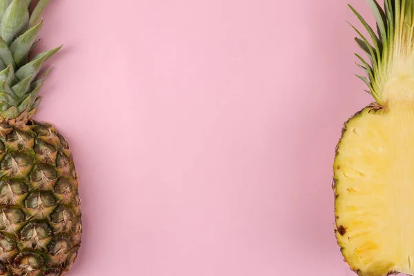 Piña Grande Fruta Madura Sobre Fondo Rosa Brillante Verano Vista —  Fotos de Stock