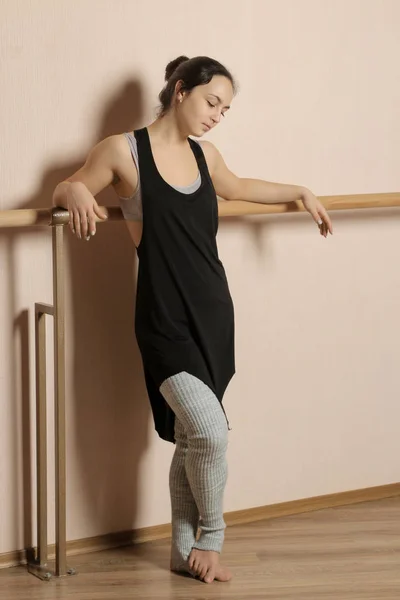 Beautiful Girl Dancer Girl Ballerina Dancer Standing Resting Ballet Barre — Stock Photo, Image