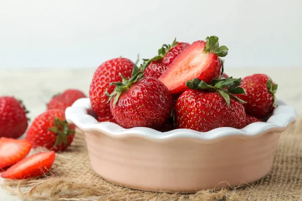 Ripe Delicious Strawberries Red Strawberry Ceramic Bowl Light Concrete Table — Stock Photo, Image