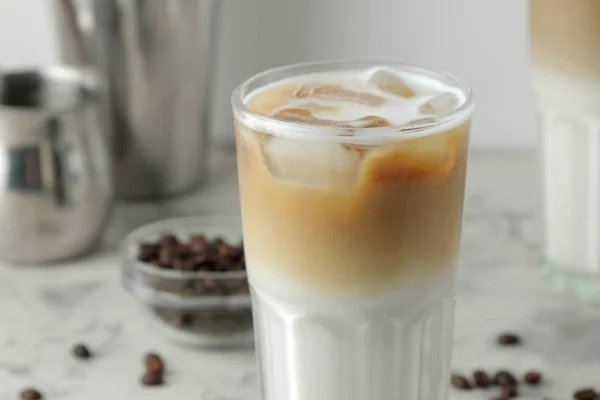Buzlu Latte Veya Buzlu Kahve Süt Buz Küpleri Ile Hafif — Stok fotoğraf