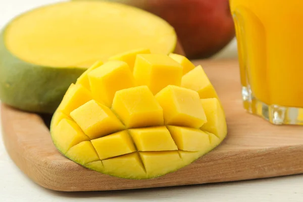 Ripe Fresh Mango Fruit Slices Mango Juice Glass Light Background — Stock Photo, Image