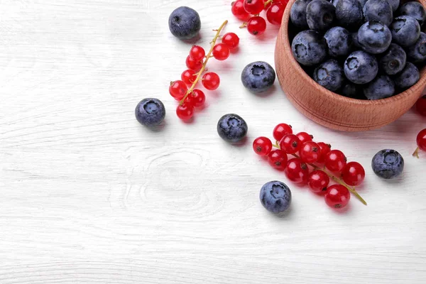 Baies Bleuets Savoureux Dans Bol Sur Une Table Bois Blanc — Photo