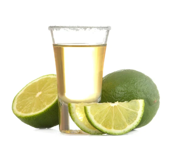 Gouden Tequila Een Glas Met Zout Limoen Een Witte Geïsoleerde — Stockfoto