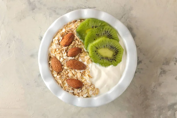 Greek White Yoghurt Kiwi Almonds Oatmeal Light Concrete Table Breakfast — Stock Photo, Image