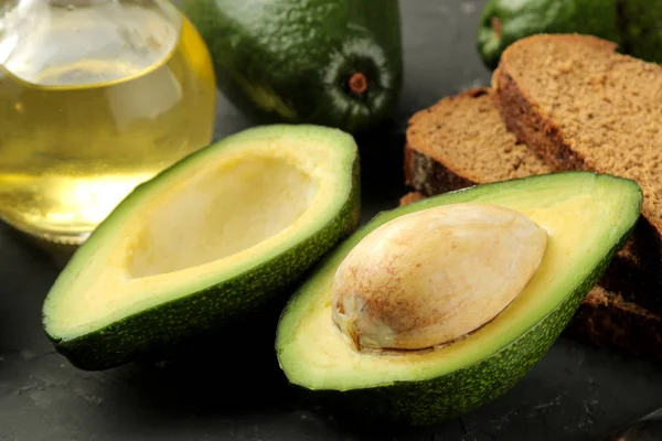 Aguacate Fresco Maduro Sabroso Ingredientes Para Sándwiches Sobre Fondo Grafito —  Fotos de Stock