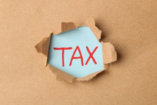Vergi Kelimesi Yırtık Kağıt Zanaat Kağıt Arka Plan Üzerinde Vergiler — Stok fotoğraf