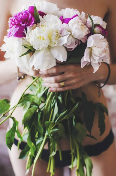 Girl Sexy Underwear Holding Bouquet Peonies Her Hands — Stock Photo, Image