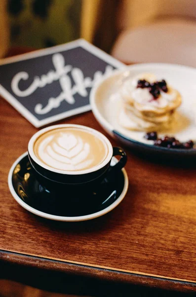 Cappuccino Und Pfannkuchen Café Filmaufnahmen — Stockfoto