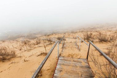 Sarykum Barkhan Sarykum 'a giden yol. Dağıstan Cumhuriyeti, Rusya. Yüksek kalite fotoğraf. Barkhan Sarykum 'a giden manzara rotası