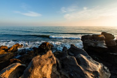 Dağıstan, Rusya 'da Hazar Denizi üzerinde güzel bir şafak.