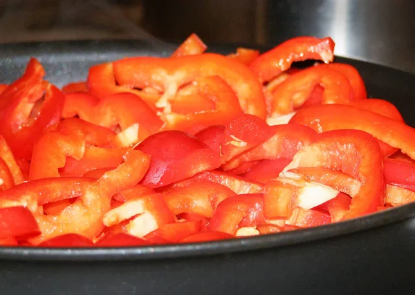 Cocinar Comida Pimiento Rojo Dulce Fríe Una Sartén — Foto de Stock