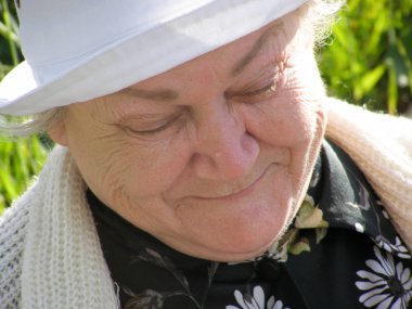 Yaşlı bir kadının portresi