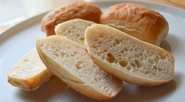 Pyszny Włoski Chleb Cyabatta Pokrojony Talerzu — Zdjęcie stockowe