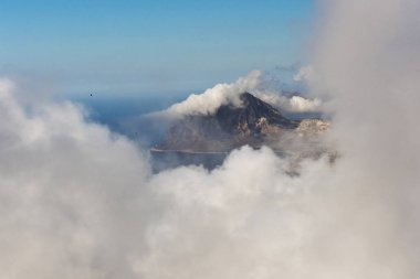 Monte Cofano (Mount Cofano) bulutlar. Sicilya, İtalya