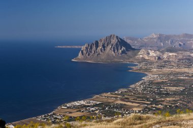 Monte Cofano (Mount monte Erice görüldüğü gibi Cofano). Sicilya, İtalya  