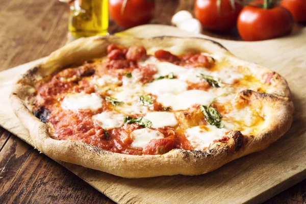 Verse Zelfgemaakte Pizza Margherita — Stockfoto