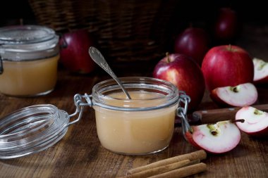 Noel elması ve elma püresi aromalı tarçın 