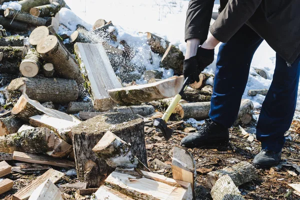 Process Chipping Wooden Log Early Spring — Stock Photo, Image