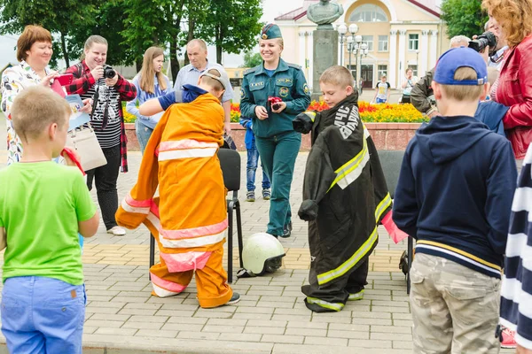 Horki Vitryssland Juli 2018 Children Olika Åldrar Klä Enhetligt Badvakter — Stockfoto