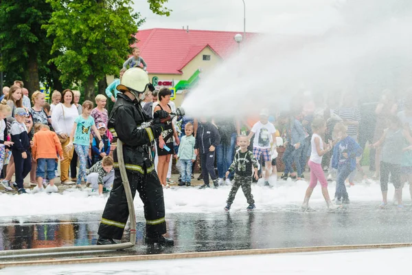 Horki Belarus Julho 2018 Salva Vidas 112 Derrama Água Uma — Fotografia de Stock