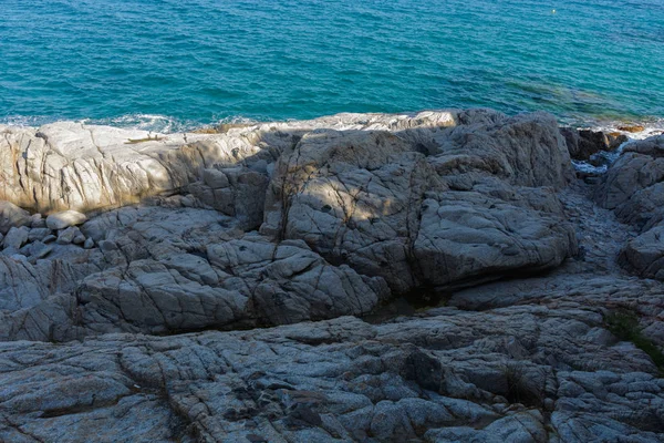 Mistura Rochas Brancas Iluminadas Mares Azuis Mediterrâneos Platja Aro Espanha — Fotografia de Stock