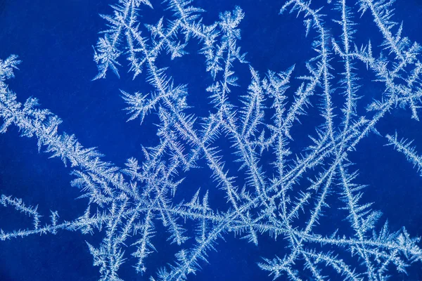 Nieuwjaar Kerstmis Abstracte Ijzige Besneeuwde Achtergrond Met Echte Ijs Kristallen — Stockfoto