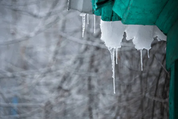 Telhado Velho Com Gelo Dia Frio Inverno Fundo — Fotografia de Stock