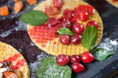 Koyu arka planda tatlı tatlı. Gau ile geleneksel kahvaltı