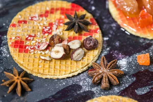 Koyu arka planda tatlı tatlı. Gau ile geleneksel kahvaltı