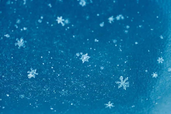 Πρωτοχρονιά και Χριστούγεννα αφηρημένο παγωμένο χιόνι φόντο με πραγματικό s — Φωτογραφία Αρχείου