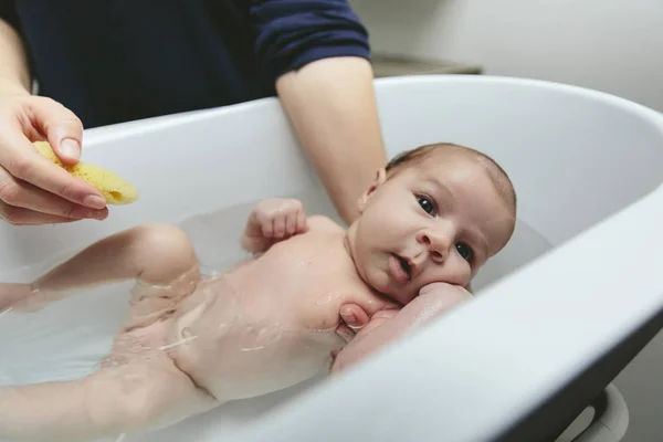 Newborn in the bathtub — Stock Photo, Image