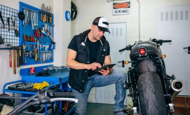 Tablet ile özel motosiklet kontrol mekanik