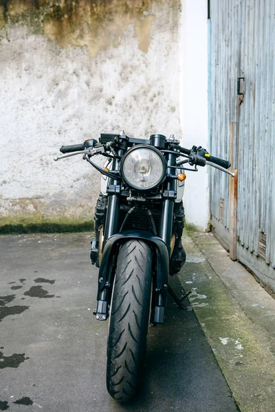 Vista frontal da motocicleta personalizada — Fotografia de Stock