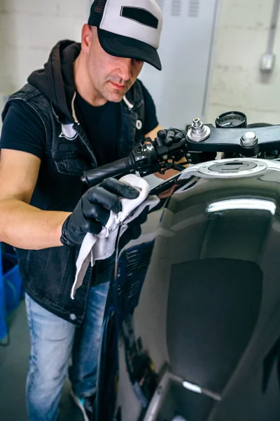 机械清洗摩托车 — 图库照片