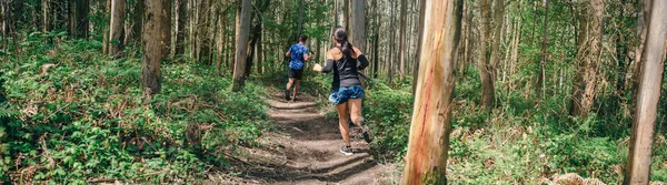 Young woman and man doing trail — Stock Photo, Image