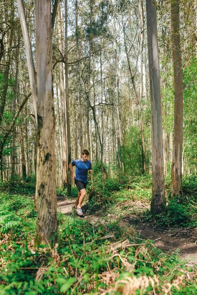 Young man doing trail — Stock Photo, Image