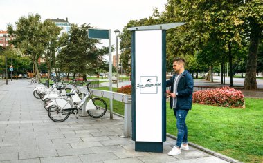 Adam bir özelleştirilebilir sonrası Bisiklet Kiralama